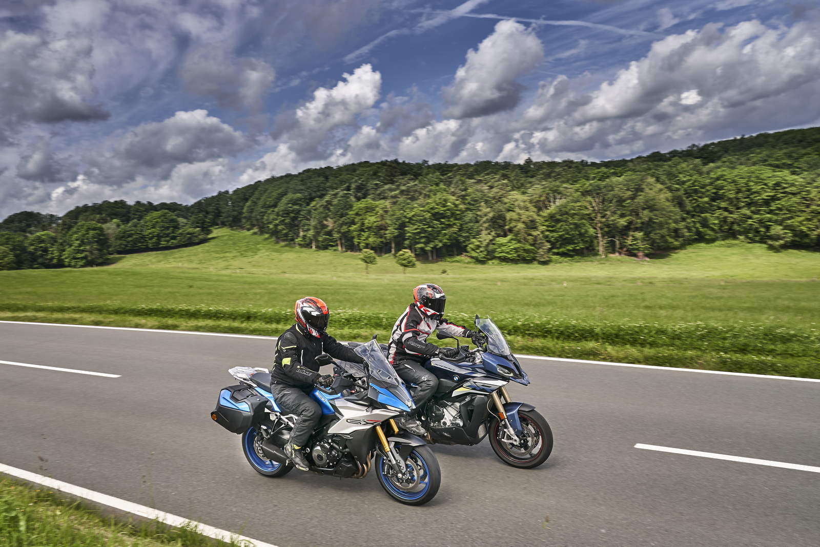 BMW S 1000 XR vs Suzuki GSX 1000 GX